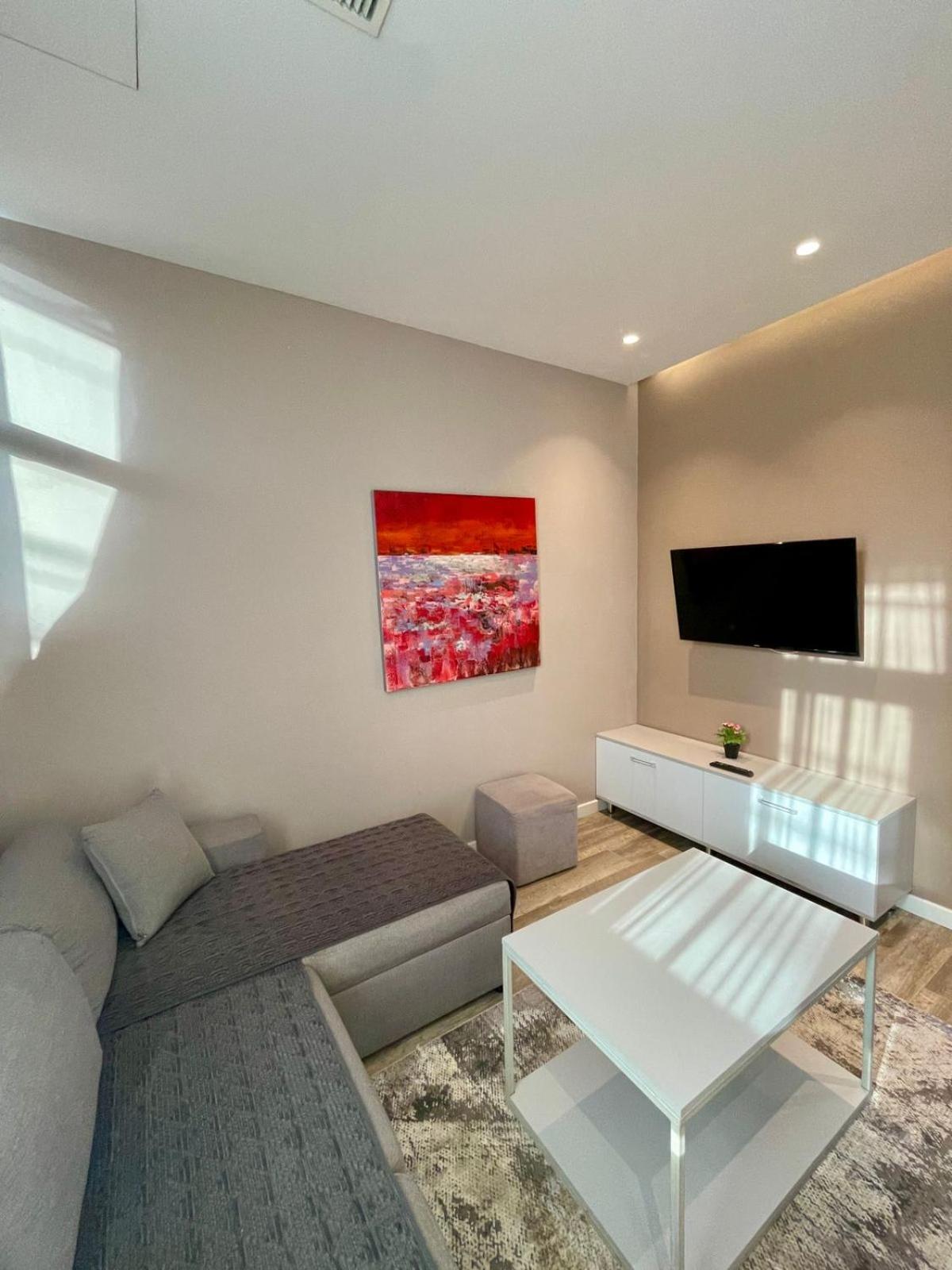 Premium City Studio & Suite Tirana Esterno foto